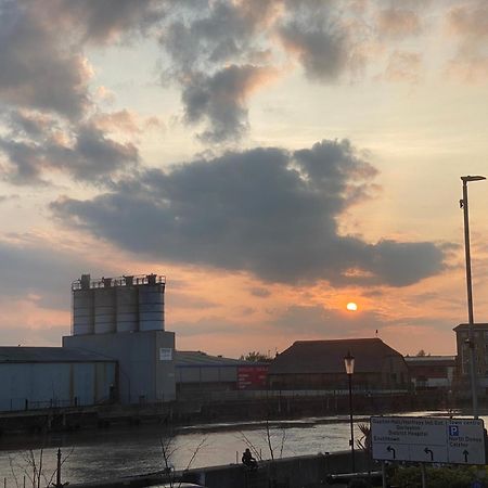 Spacious One Bedroom Flat With River View, 1E Great Yarmouth Eksteriør billede
