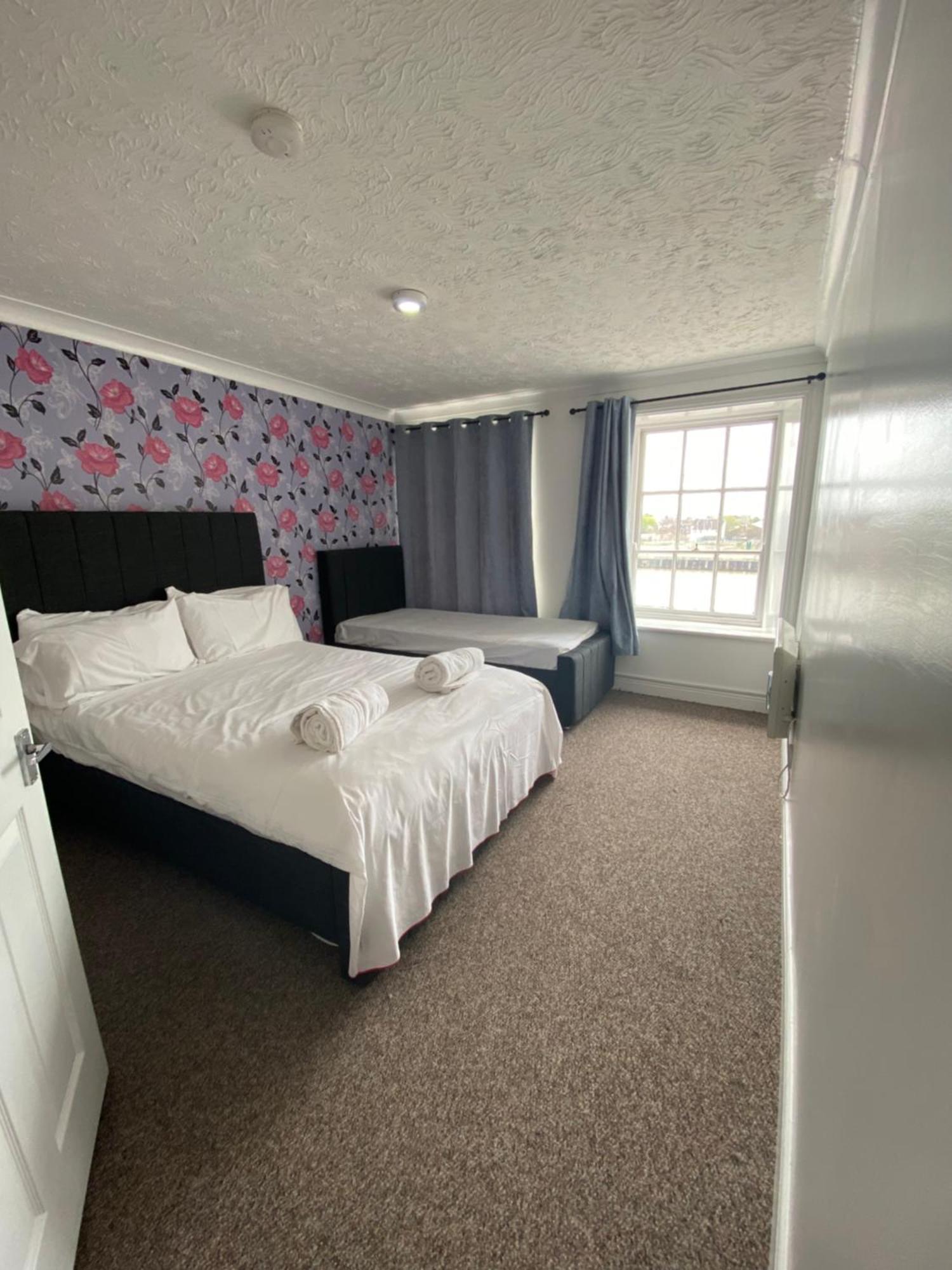 Spacious One Bedroom Flat With River View, 1E Great Yarmouth Eksteriør billede